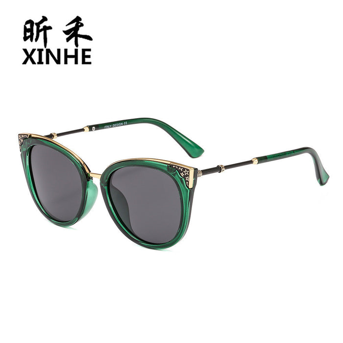 Wholesale Women' s Polarized Cat-Eye Sunglasses with Star Accents