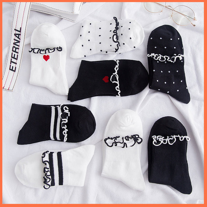 Wholesale Embroidered heart-shaped middle tube socks made of cotton and college style cotton socks