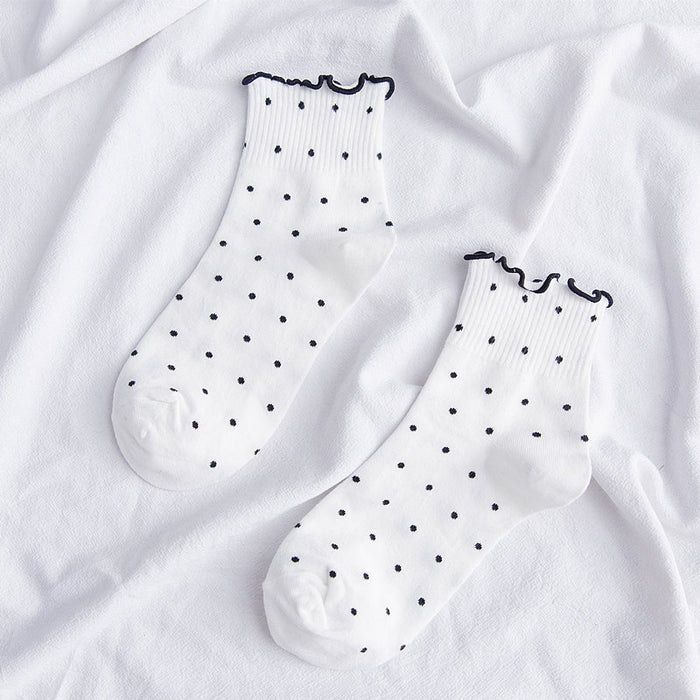 Wholesale Embroidered heart-shaped middle tube socks made of cotton and college style cotton socks