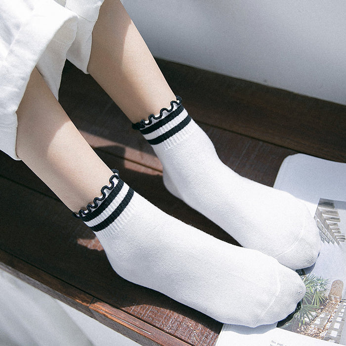Wholesale Embroidered heart-shaped middle tube socks made of cotton and college style cotton socks