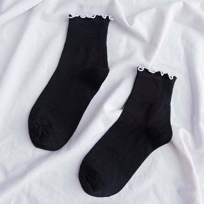 Wholesale Embroidered heart-shaped middle tube socks made of cotton and college style cotton socks