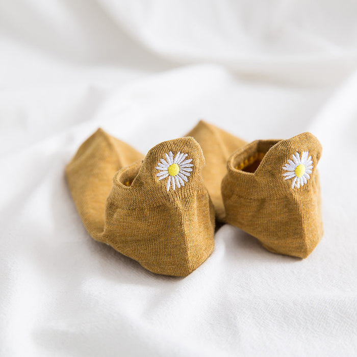 Wholesale New product: Daisy embroidered socks, heel protection, anti friction boat socks, cotton socks