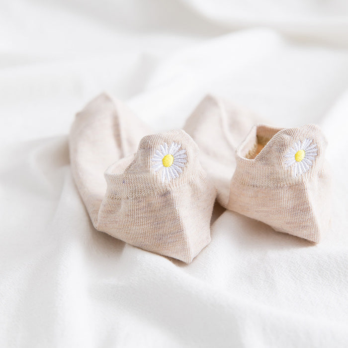 Wholesale New product: Daisy embroidered socks, heel protection, anti friction boat socks, cotton socks
