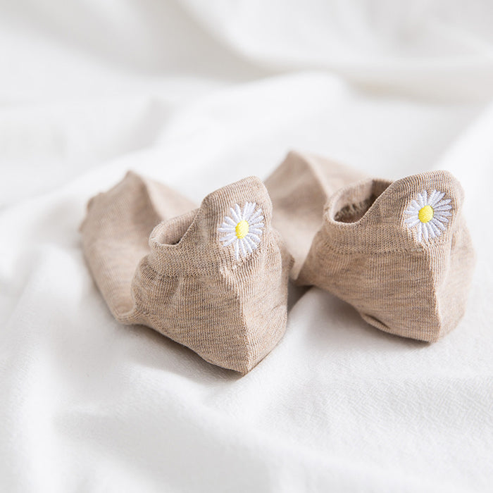 Wholesale New product: Daisy embroidered socks, heel protection, anti friction boat socks, cotton socks