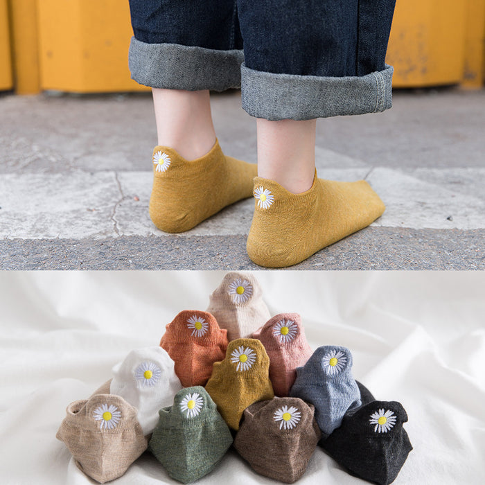 Wholesale New product: Daisy embroidered socks, heel protection, anti friction boat socks, cotton socks