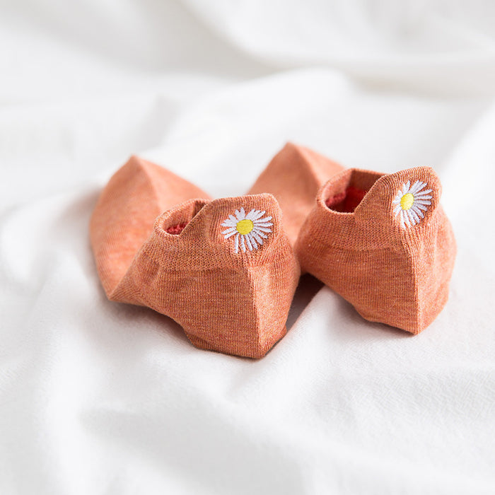 Wholesale New product: Daisy embroidered socks, heel protection, anti friction boat socks, cotton socks