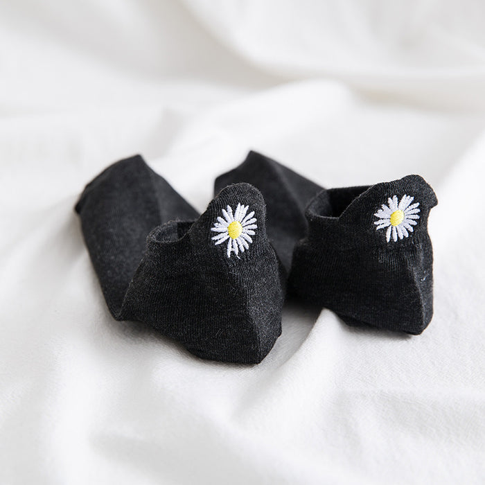 Wholesale New product: Daisy embroidered socks, heel protection, anti friction boat socks, cotton socks