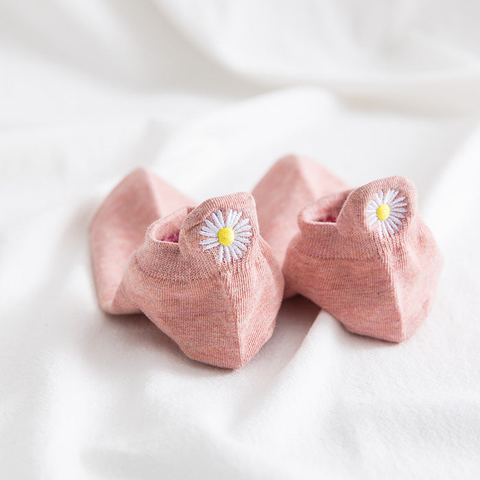 Wholesale New product: Daisy embroidered socks, heel protection, anti friction boat socks, cotton socks