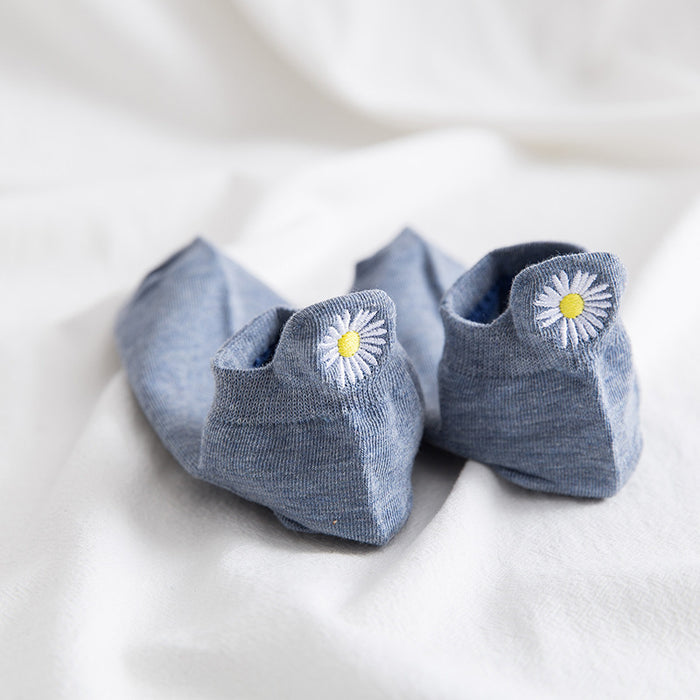 Wholesale New product: Daisy embroidered socks, heel protection, anti friction boat socks, cotton socks