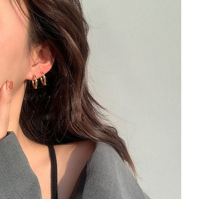 Wholesale Large circle earrings plated with pure silver, with a retro and minimalist style. Small ear ring accessories