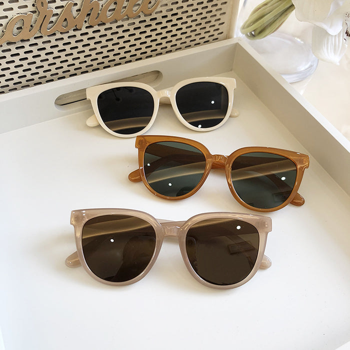 Wholesale Tea colored sunglasses for women, versatile, classic, face enhancing, small, polarized sunglasses