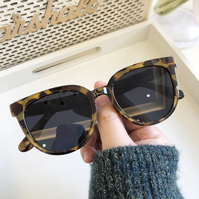 Wholesale Tea colored sunglasses for women, versatile, classic, face enhancing, small, polarized sunglasses