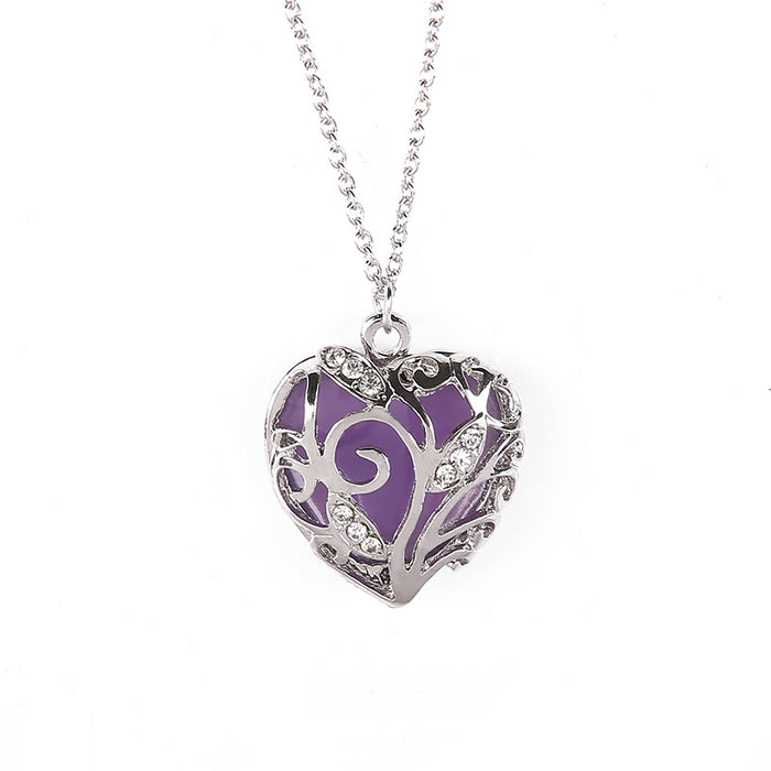 Wholesale Fashionable hollowed out luminous heart-shaped necklace, popular luminous pendant, collarbone chain accessory