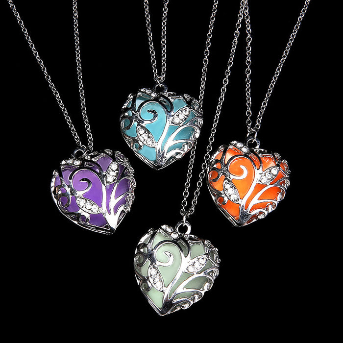 Wholesale Fashionable hollowed out luminous heart-shaped necklace, popular luminous pendant, collarbone chain accessory