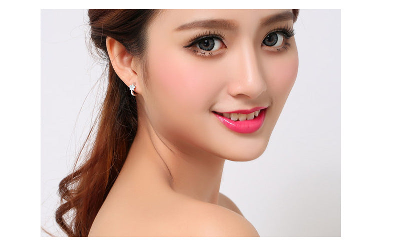 Wholesale Fashionable butterfly earrings with simple diamond studded ear buckles and zircon jewelry