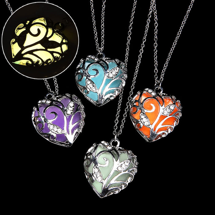 Wholesale Fashionable hollowed out luminous heart-shaped necklace, popular luminous pendant, collarbone chain accessory