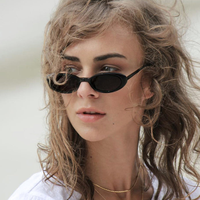 Wholesale Small frame sunglasses, fashionable oval striped sunglasses, sunglasses