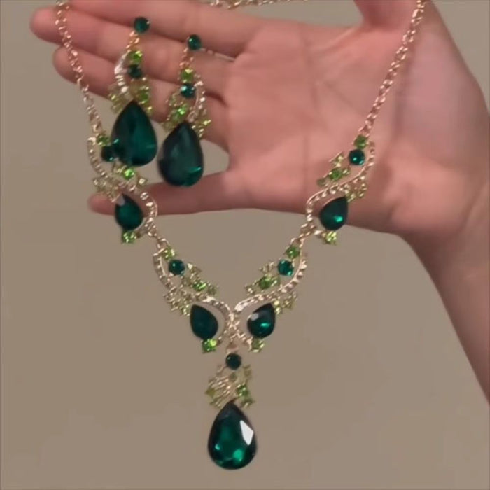 Wholesale Vintage green water droplet necklace earring set with exaggerated light luxury temperament, high-end feel, versatile collarbone chain