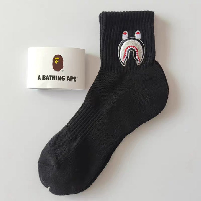 Wholesale Medium length towel bottom socks, high top sports long tube, embroidered white