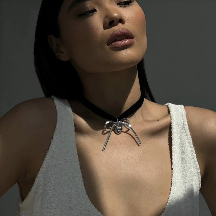 Wholesale Niche bow necklace, spicy girl, fashionable and personalized metal heart collarbone chain, neck chain
