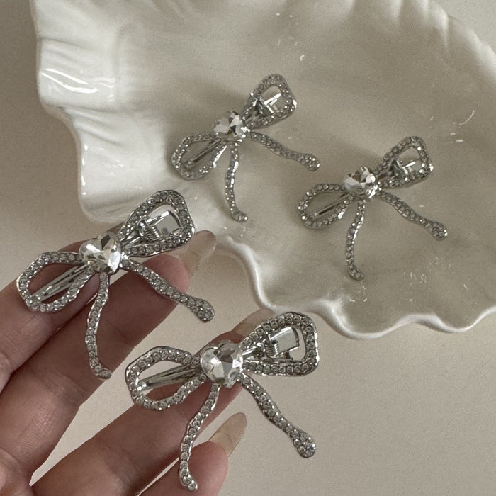 Wholesale Silver heart-shaped diamond bow hair clip, alloy duckbill clip, niche design, bangs clip, edge clip, hair accessory