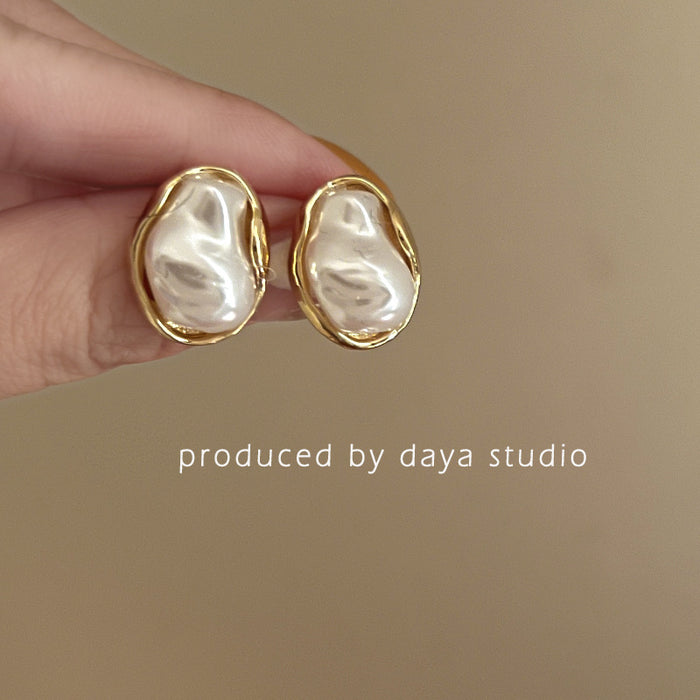 Wholesale Retro Pearl Acetic Acid Pea Earrings Simple Elegant Silver Pin Earrings Trendy