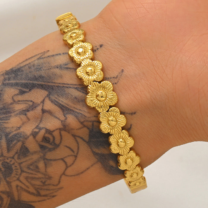 Wholesale Women S Titanium Steel Bracelet Featuring Three Flowers Four Leaf Clover With Electroplated Finish For Everyday Fashion Accessory