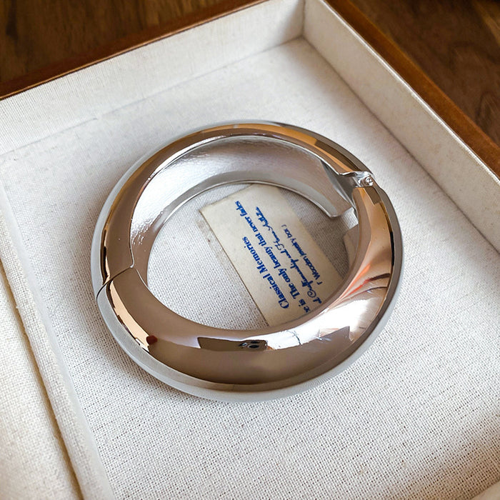 Wholesale Metal bracelet temperament light luxury high sense bracelet niche personality exaggerated jewelry women