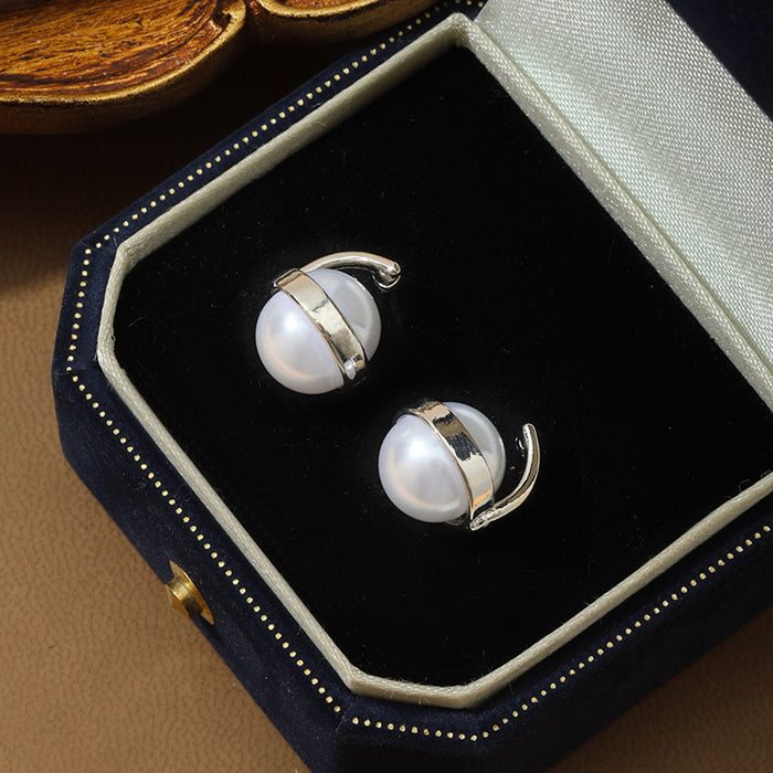 Wholesale Silver needle pearl earrings for women, niche design, high-end feel, new trendy earrings for the new year