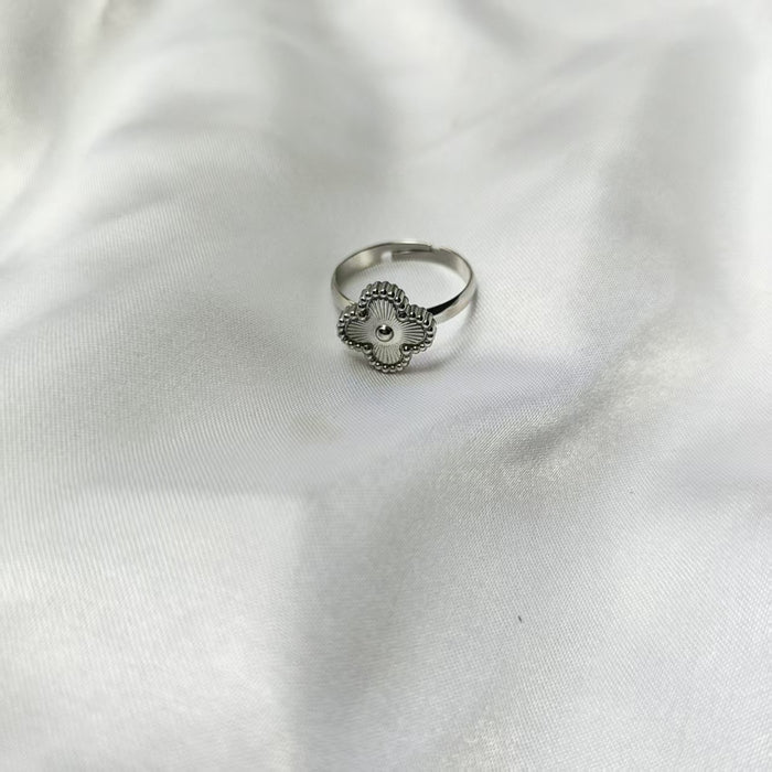 Wholesale Premium titanium steel ring, niche high-end versatile four leaf clover ring style customization, no fading