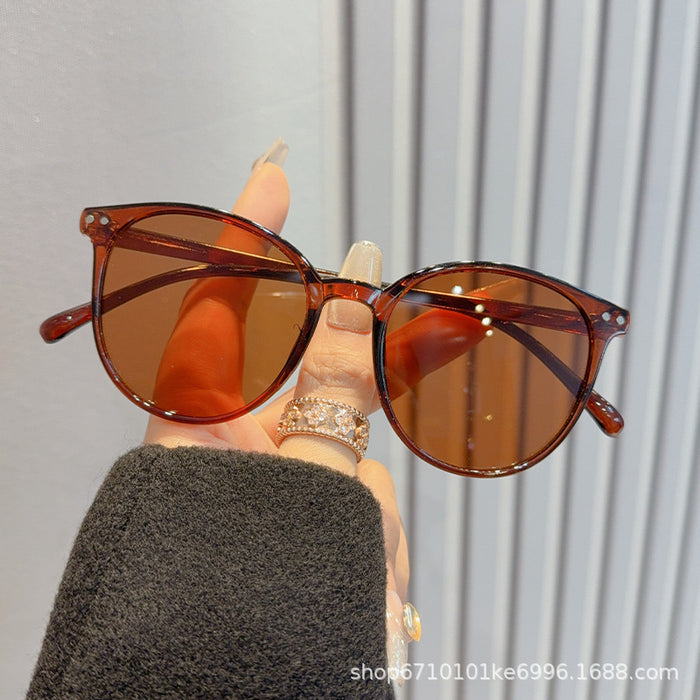 Wholesale Fashionable retro sunglasses, sunglasses, sunscreen and UV resistant glasses