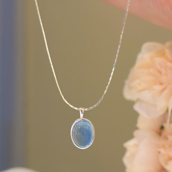 Wholesale Necklace for women, high-end and niche design, simple and fashionable, versatile oval pendant, collarbone chain