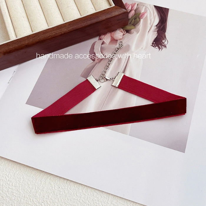 Wholesale Velvet collar retro simple velvet necklace women's accessories collarbone chain fashion necklace