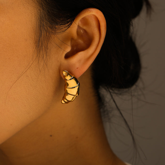 Wholesale High end stainless steel sheep horn bag earrings with personalized and trendy titanium steel spiral pattern earrings