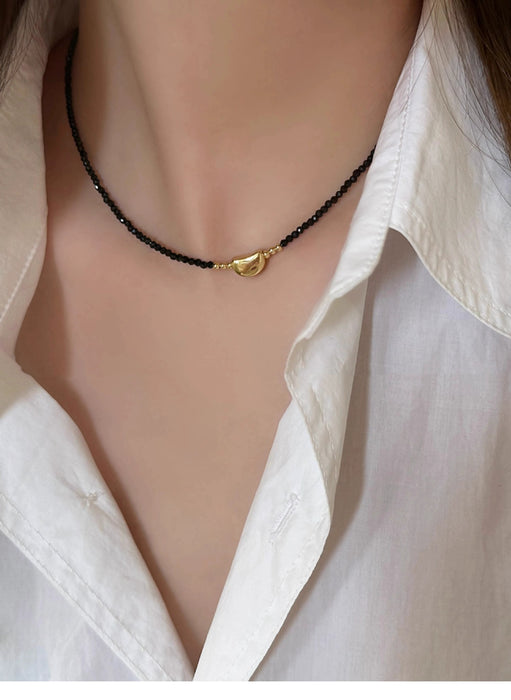 Wholesale Black pearl collarbone chain, simple retro necklace, women's light luxury niche necklace accessory