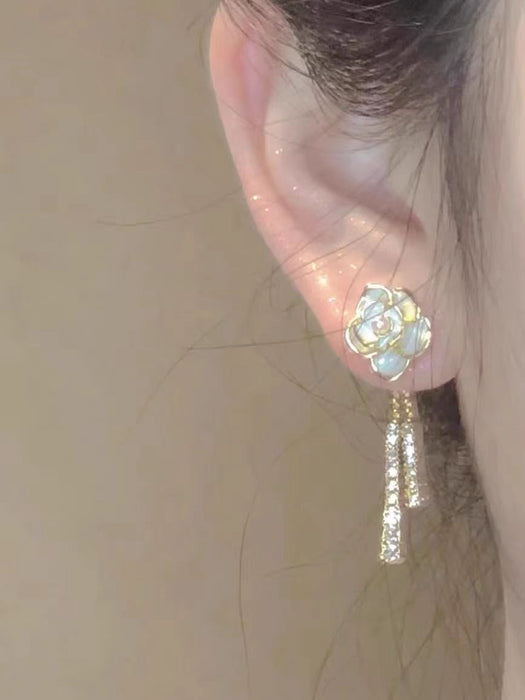 Wholesale Silver needle simple style leaf earrings,  personalized high-end design earrings forest earrings for women