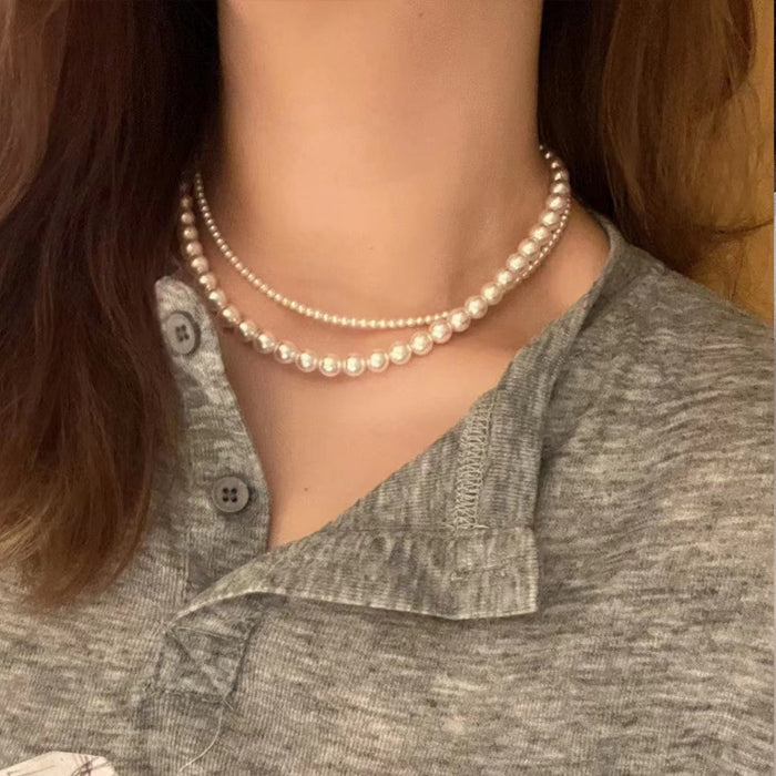 Wholesale Pearl necklace exudes a sense of luxury and luxury, with light accessories such as necklaces, beaded collarbone chains