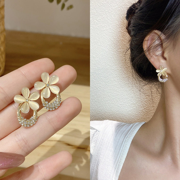 Wholesale Exquisite and compact diamond studded earrings with gentle temperament, flower cat eye stone earrings, high-end earrings wholesale