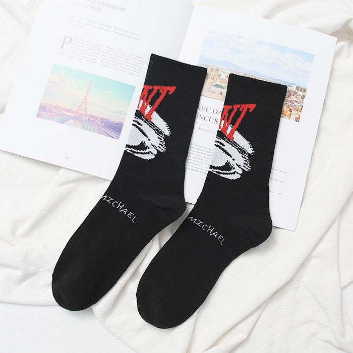 Wholesale Graffiti letter tube socks, combed cotton sports trendy socks, couple socks