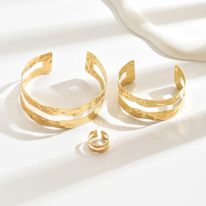 Wholesale Double layered arm ring with a minimalist design and an open smooth surface bracelet ring with a cool and adjustable texture