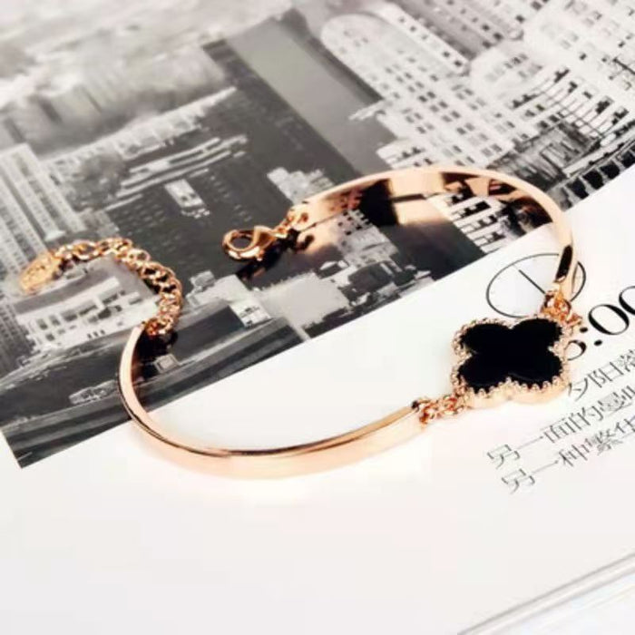 Wholesale Lucky Clover Bracelet Trendy Handpiece