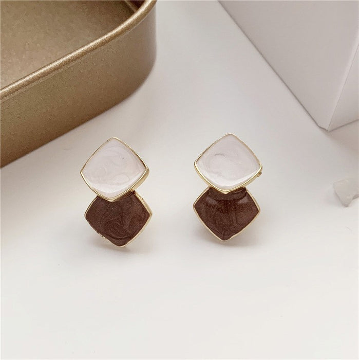Wholesale Silver needle square gentle contrasting geometric retro earrings simple and compact earrings wholesale