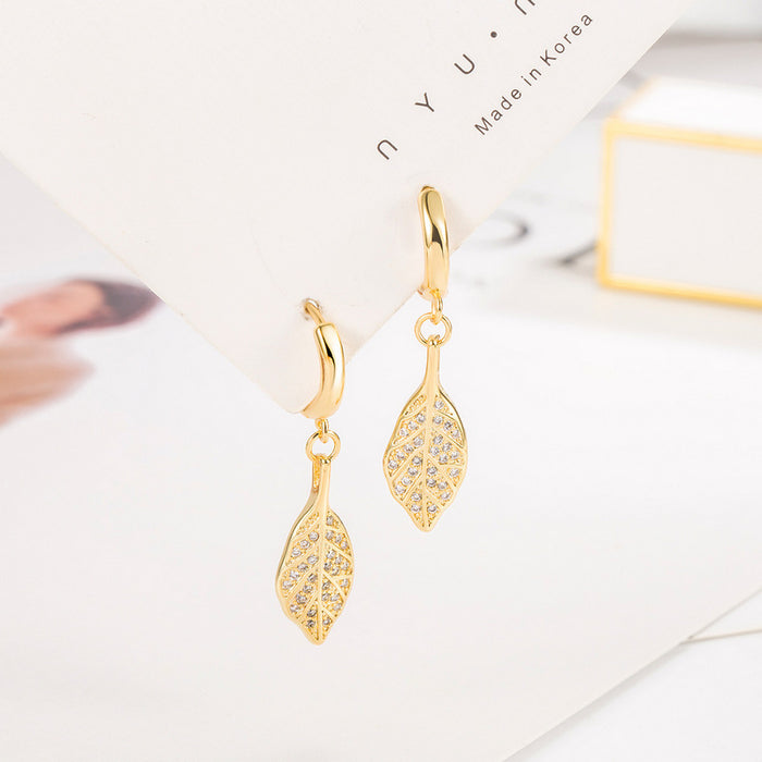 Wholesale Trendy and fashionable ear buckle with feminine design, slightly inlaid with zircon