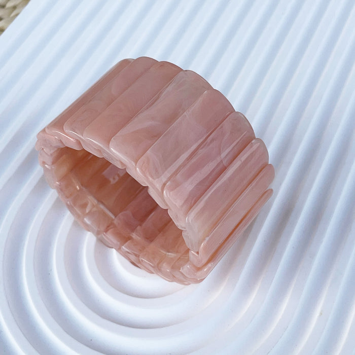 Wholesale New fashionable women's fashion acrylic fish scale shaped bracelet