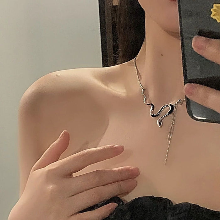 Wholesale Necklace hot girl style personalized clavicle chain high-end snake necklace