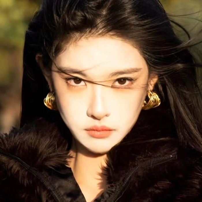 Wholesale Vintage-style wire-wrapped C-shaped hoop earrings in 18K gold.