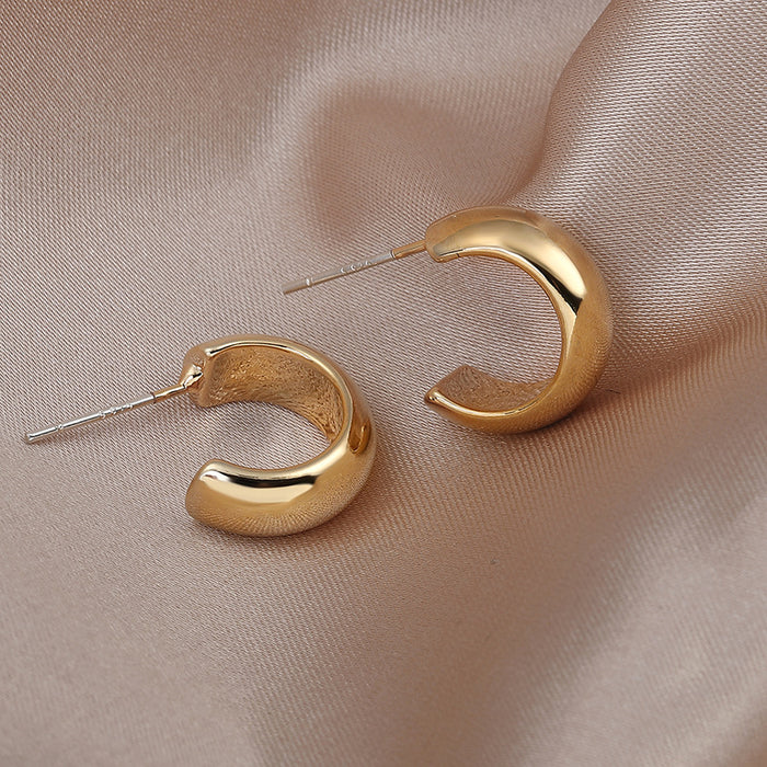 Wholesale Ear Clip Earrings Simple Metallic Ear Stud Earrings Small Ear Ring Circle Female
