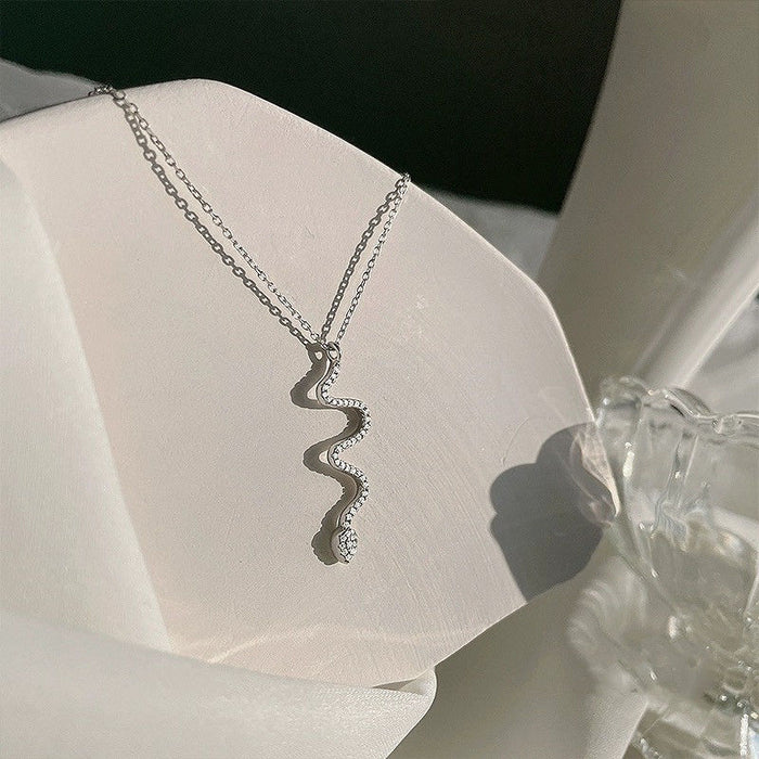 Wholesale New light luxury sparkling diamond snake necklace with niche design, personalized temperament, collarbone chain, versatile sweater chain, neck chain