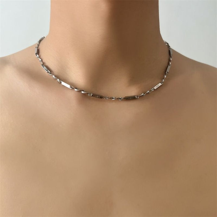 Wholesale M ö bius starry collarbone chain, neckchain that does not fade, trendy men's accessories twisted and spliced pendant chain ins, titanium steel necklace