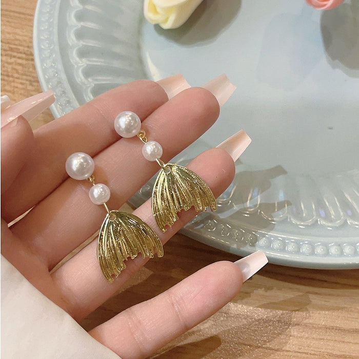 Wholesale Simple, elegant, high-end, versatile earrings, retro, light luxury style earrings, wholesale silver needle pearl tassel fish tail earrings